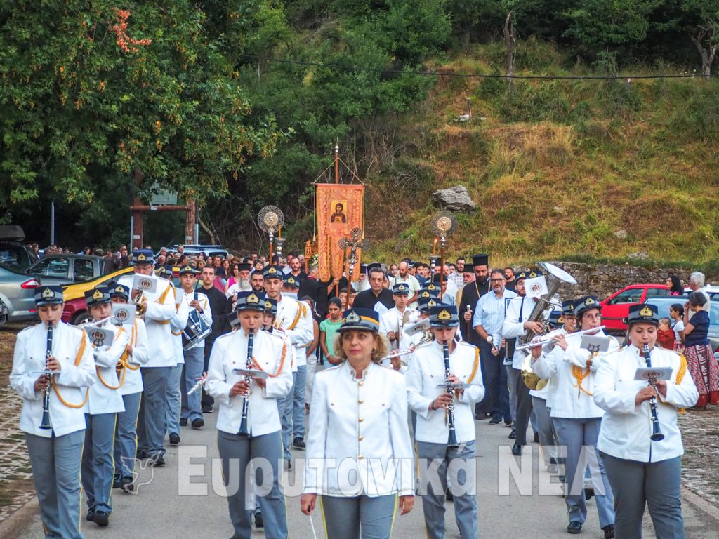 Από τη λιτανεία της εικόνας στον ομώνυμο ναό του Καρπενησίου